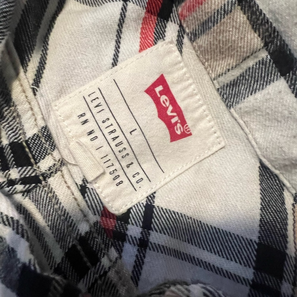 Levi’s Button down flannel long sleeve shirt